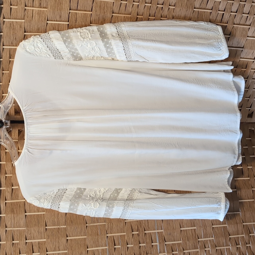 Chico’s Boho Embroidered White Blouse Sheer Lace Sleeves NWT - Picture 4 of 5